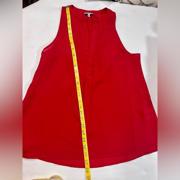 JOIE Red sleeveless split V neck top size M. - Picture 11 of 11